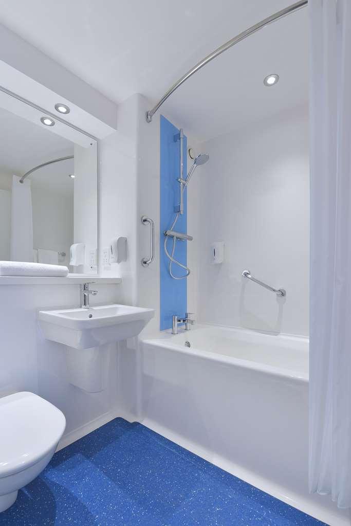 Travelodge London Wimbledon Morden Morden  客房 照片